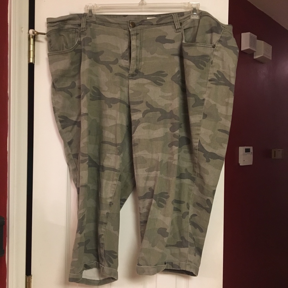 Cato Capri pants,  Camo/Green Fatigue size 22W